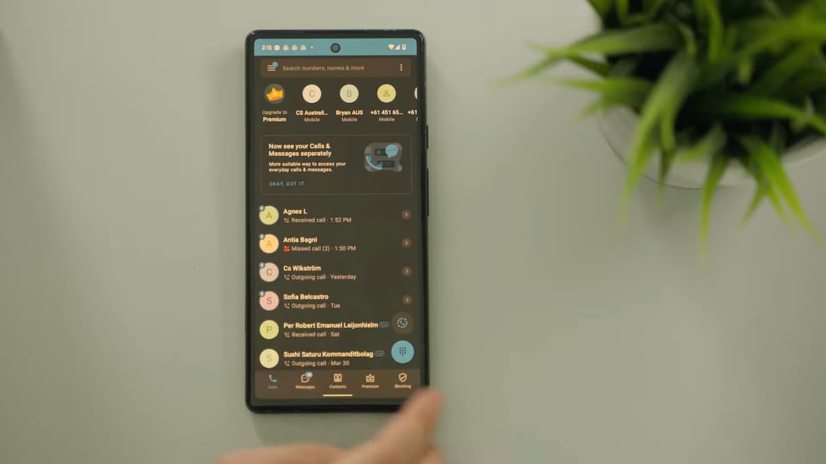 interface aplikasi true caller